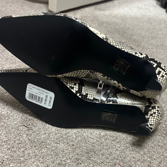 Stylish Snakeskin Pattern Ankle Booties - Picture 3 of 4